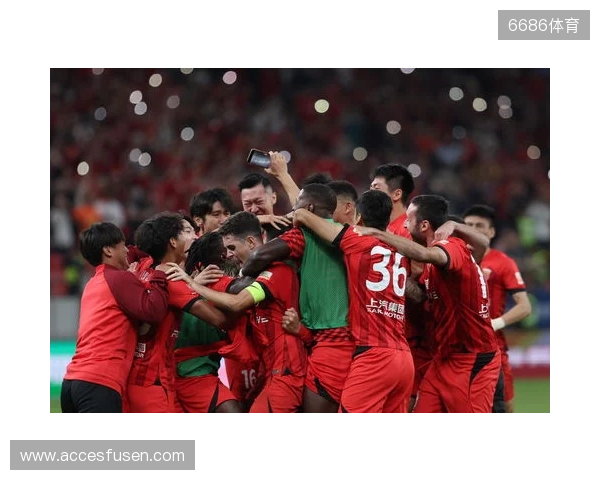 三连冠！上海海港加冕2025赛季中超冠军，摘下队史中超第四星